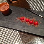 レストラン バカール - フランス産岩塩でいただくマイクロトマト