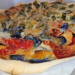 アチェーロ - 手前が野菜とパルメザンチーズのキッシュ