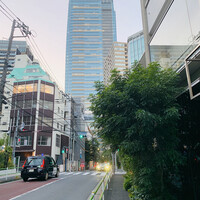 レストラン リューズ - 「レストランリューズ」は東京ミッドタウンの直ぐ近くにある。