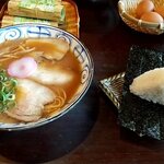 Marutaya - 中華そば 700円+税、チャーシューおむすび 200円+税