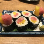 寿司と天ぷら ニューツルマツ - はみ出すトロたく巻き