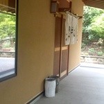 竹林 - 歩いて行くと入り口が