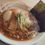 麺屋 琥珀 - 食べるタイミングで海苔を差すのだろうが、写真の映えで！