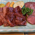 船渡 - カルビ、ロース、タン、野菜の盛り合わせ