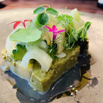 ラ カンロ - 【鮑、緑野菜】
      ★ 鮑のワタと肝の擂り身で身を包んだテリーヌ、緑野菜（ブロッコリ、ハラペーニョ、ゴーヤ、セロリ...）、マイクロハーブ（ノコギリソウ、ナスタチウム...）のせ
      