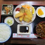 早苗寿司 - ミックスフライ定食 700円（税込）。　　　　　2020.08.30