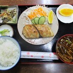 早苗寿司 - 焼き魚（サワラ）定食 700円（税込）。　　　　　2020.08.30