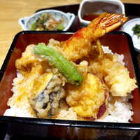 越前がに・旬のお料理 らでん - 「2分割された」大海老、鶏天、茄子、ししとう、さつまいも。とにかく海老が凄いんです