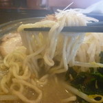 らーめん　円満 - 中細ちぢれ麺