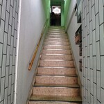 Yakiniku Horumon Sakaba Haruma - ２階お店への階段