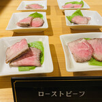 焼肉 愛彩 - こんな刺しの入ったお肉のローストビーフが食べ放題
ソースは2種類ありました　　赤ワインとわさび