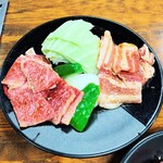 焼肉千八本店 - 上カルビ+豚バラ。2100+1200円+税