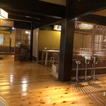 洋食 つばき - 古民家的ではあるが清潔感ある落ち着く館内