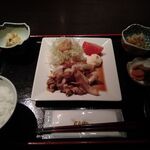 黒豚生姜焼き定食（小鉢二品，ごはん，豚汁）