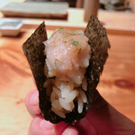 焼き鳥 とりら - 骨の周りの中落ち手巻き寿司