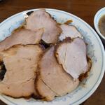 中華亭 - トッピングチャーシュー    この下は･･･