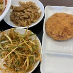 らーめん 桜 - 辛ねぎ、鶏皮、ハムカツ