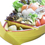 Kazamidori - 普通の海鮮サラダじゃ物足りない。。。　そんな人にオススメ。「海鮮舟盛りサラダ」インパクトもマックスです