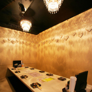 A completely private room that can accommodate 5 to 10 people. A popular seat among women♪