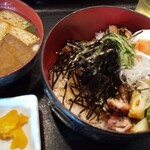 こだわり炭火焼鳥 ふらふら - 焼き鳥丼\500。ワンコインやん。