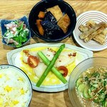 Cafe&Salon 니이나 - 니나 런치 (흰살 생선 소테와 파프리카 소스)