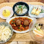 Cafe&Salon 니이나 - 니나 런치 (미트볼 라따뚜이 위에)