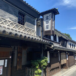 平翠軒 - 向かいにある、焼き鳥の名店「高田屋」