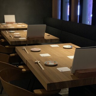 テーブル席
                                          連結可能です。※13名様以上のご予約は電話にて承ります。