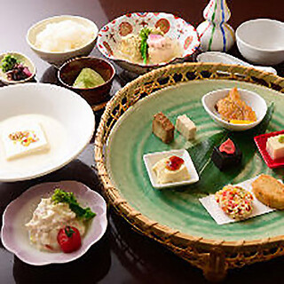 事前予約で100円off 豆八ランチ 湯葉 生麩 豆腐 山椒焼など7種を楽しむ 豆八籠盛り に おばんざい 京都豆八 祇園四条 京料理 食べログ 事前予約で100円off 豆八ランチ 湯葉 生麩 豆腐 山椒焼など7種を楽しむ 豆八籠盛り に おばんざい 京都豆八 祇園四条 京料理 食べログ