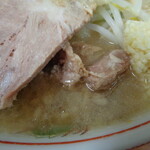 ラーメン二郎 - 表面層