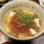 酒女 うろこ - フィリピンの酸っぱ辛いスープ