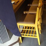 Daiwa Sushi - 席3つか4つ毎に仕切りがあります。