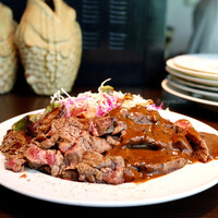 キャトルラパン - ステーキランチ 肉400g(税込1,350円)
                    (ステーキソースは味噌･塩胡椒)