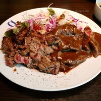 キャトルラパン - ステーキランチ 肉400g(税込1,350円)
                    (ステーキソースは味噌･塩胡椒)