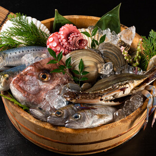 Plenty of seasonal seafood and vegetables! We also recommend Kaiseki cuisine that feels seasonal.