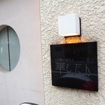 丸い窓が目印！