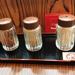 一力亭 - 卓上調味料