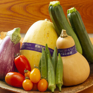 Directly from the farmers◎Seasonal organic vegetables are also available at Bagna Cauda.