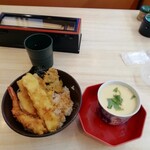 Muten Kurazushi - くらランチ、天丼と茶碗蒸しのセットで。税込550円。