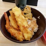 Muten Kurazushi - 天丼。海老·イカ·ハマチ·鮭·大葉·海苔だったと思います。