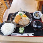 くまっこ食堂 - Aセット（ハンバーグと蟹コロッケ）