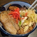 平和旭川本店 - ハーフ5種豚丼