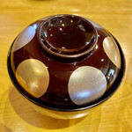 小判寿司 - アサリの味噌汁、器が綺麗