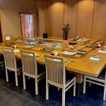 小判寿司 - ゆったり7名のカウンター