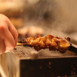 숯불 구이의 꼬치 요리를 맛보세요