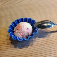 いわ志 本店 - デザート　イチゴのアイスだったかしら？