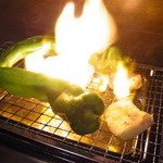 くわはた - 万願寺とうがらしを囲むようにファイアー！！