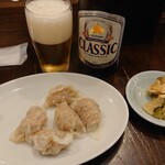 餃子と麺 いせのじょう - グラスが大きいのですぐなくなります。