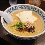 餃子と麺 いせのじょう - 今年最後の冷やし豆腐ラーメン。