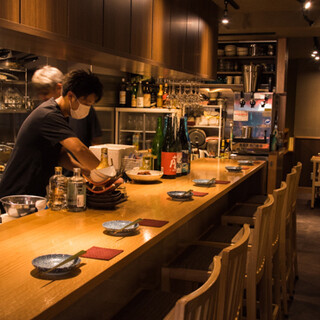 個室完備◆あたたかな雰囲気の店内は、ひとり飲みやデートにも◎